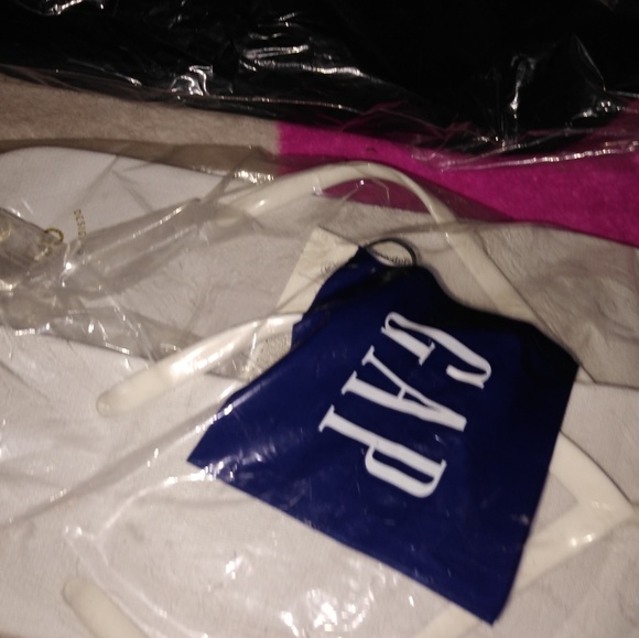 GAP WOMEN'S FLIP - FLOP BUNDLE - Picture 2 of 8